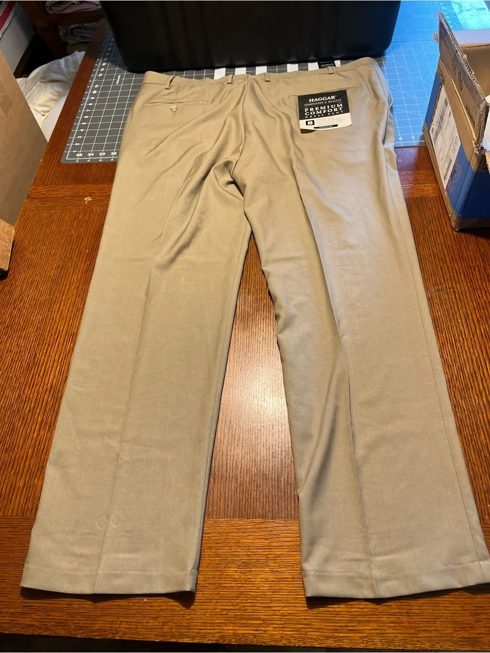 Haggar Men's Classic Flat-Front Khaki Dress Pants 44x32
